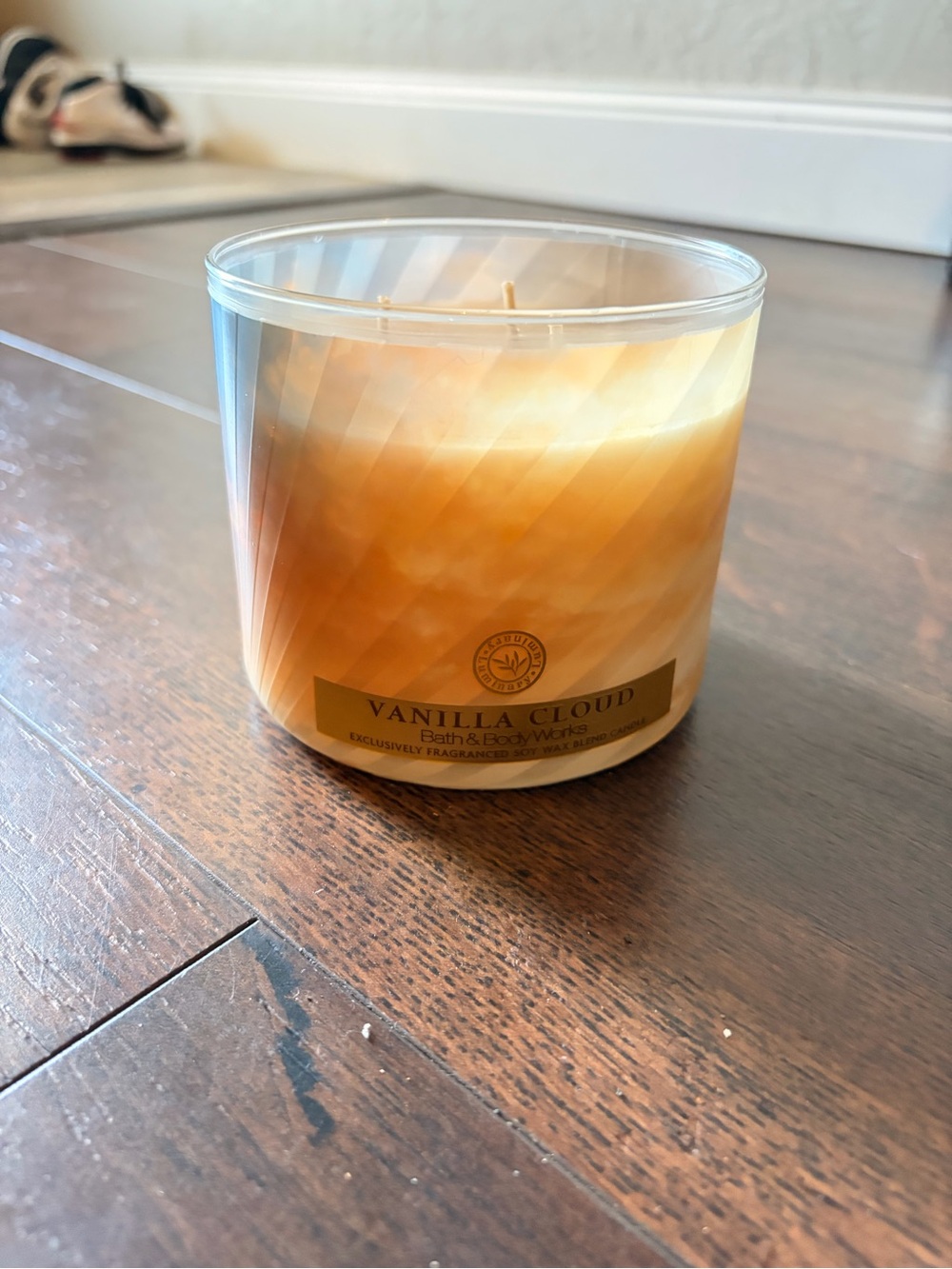 Bath & Body Works Vanilla Cloud Candle - Cream & Gold Swirl - Picture 1 of 3